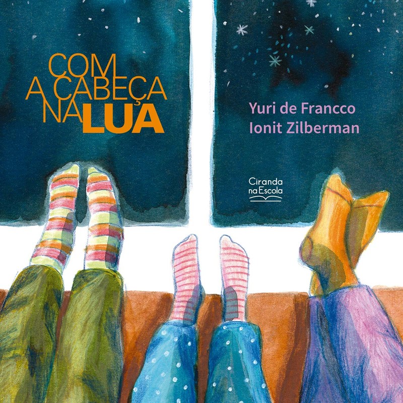 Com a cabeça na lua